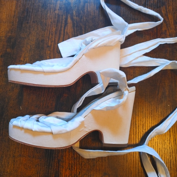 Marc Jacobs White Heeled Sandals Size 7 - Picture 2 of 10